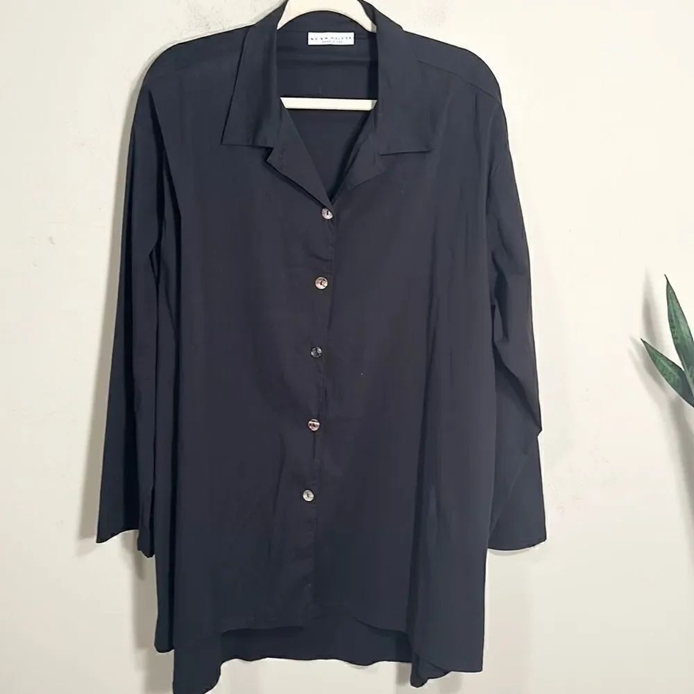 Brynn Walker Black Front Button Tunic Top M